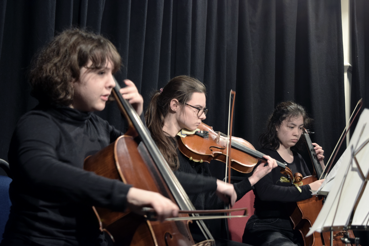 Hampstead Fine Arts College raises over £4000 for Crisis